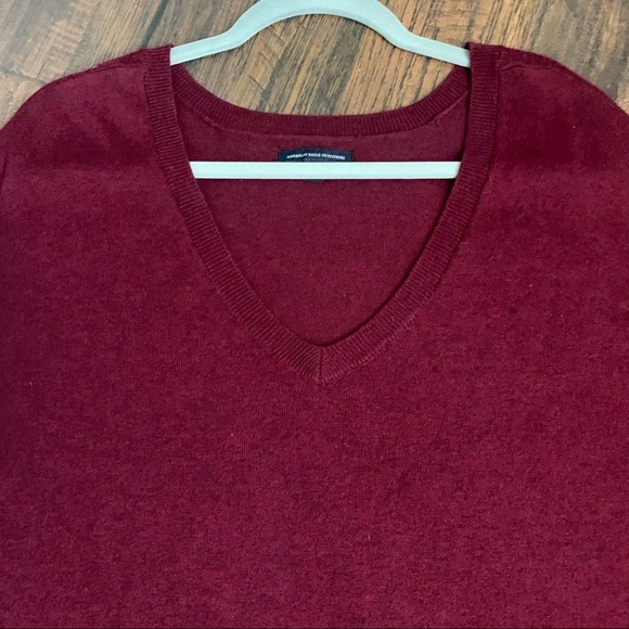 American Eagle Burgundy Light Knit Cotton Blend Oversized V-Neck Sweater Sz. M - Picture 9 of 16